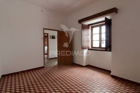 Moradia antiga t3 com logradouro em santa clara-a-velha