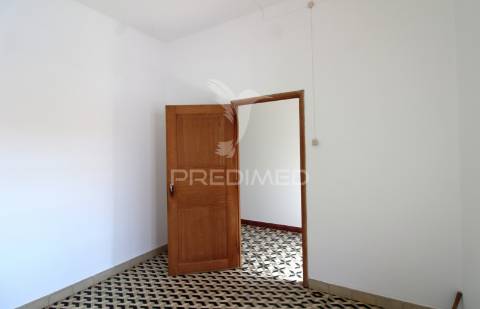 Moradia antiga t3 com logradouro em santa clara-a-velha