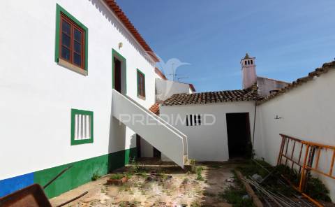 Moradia antiga t3 com logradouro em santa clara-a-velha