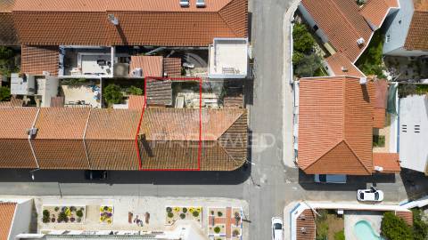 Moradia antiga t3 com logradouro em santa clara-a-velha