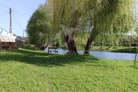 Moradia antiga t3 com logradouro em santa clara-a-velha