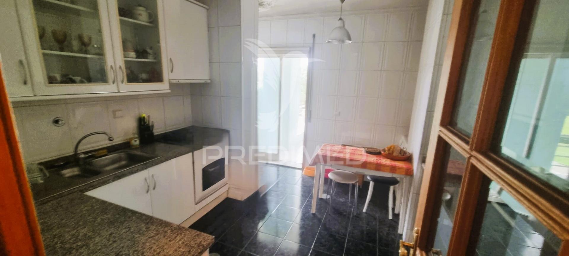 T4 duplex canelas com garagem box e arrumos