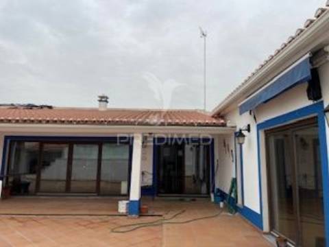 Excelente moradia em entradas/alentejo