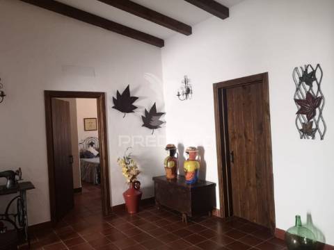 Excelente moradia em entradas/alentejo
