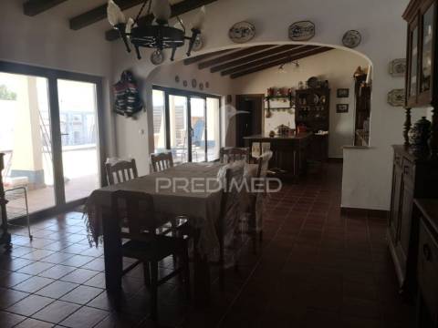 Excelente moradia em entradas/alentejo