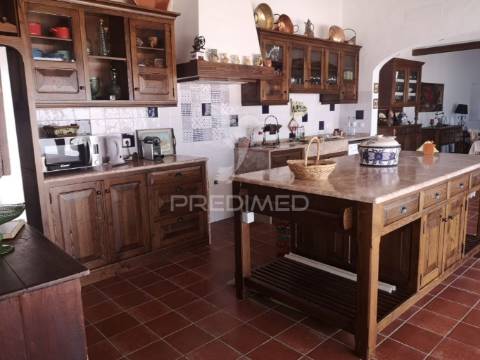 Excelente moradia em entradas/alentejo