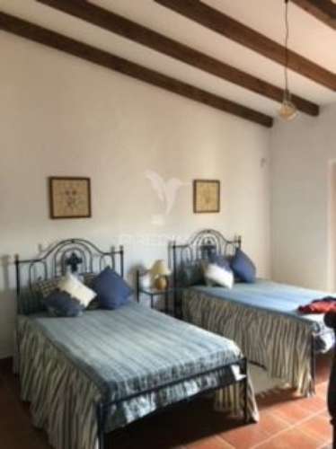 Excelente moradia em entradas/alentejo