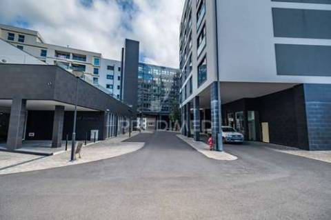 Escritório com 2 pisos no centro do funchal