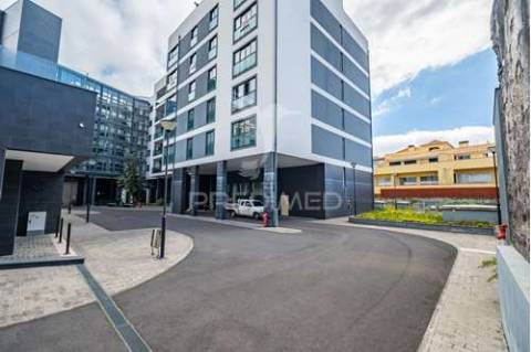 Escritório com 2 pisos no centro do funchal