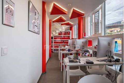 Escritório com 2 pisos no centro do funchal