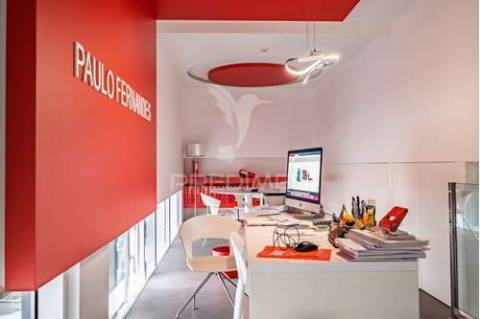 Escritório com 2 pisos no centro do funchal