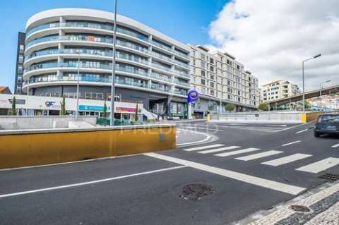 Escritório com 2 pisos no centro do funchal