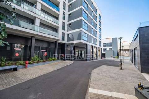 Escritório com 2 pisos no centro do funchal