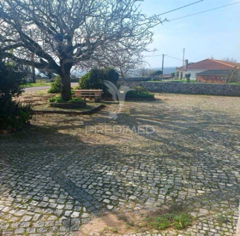 Moradia t2 para restaurar serra de santo antónio / alcanena