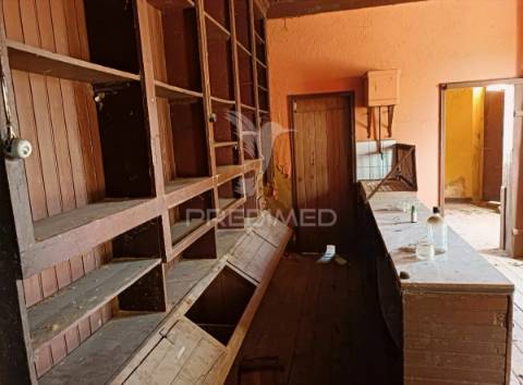 Moradia t2 para restaurar serra de santo antónio / alcanena