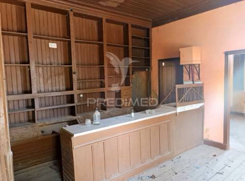 Moradia t2 para restaurar serra de santo antónio / alcanena