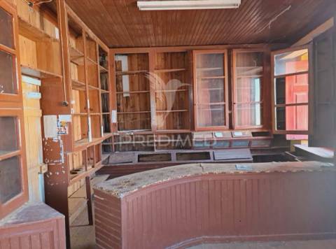 Moradia t2 para restaurar serra de santo antónio / alcanena