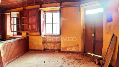 Moradia t2 para restaurar serra de santo antónio / alcanena