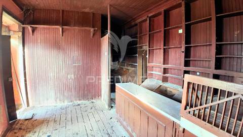 Moradia t2 para restaurar serra de santo antónio / alcanena