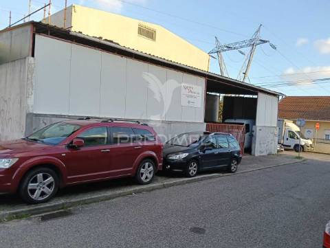 Armazém/oficina auto em moinhos da funcheira (amadora)