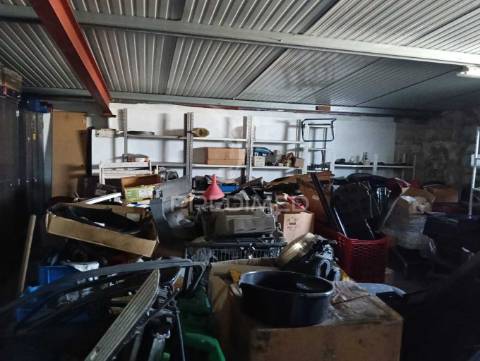 Armazém/oficina auto em moinhos da funcheira (amadora)