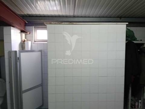 Armazém/oficina auto em moinhos da funcheira (amadora)