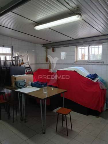 Armazém/oficina auto em moinhos da funcheira (amadora)