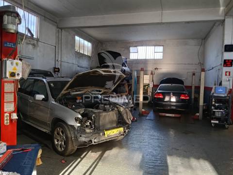 Armazém/oficina auto em moinhos da funcheira (amadora)