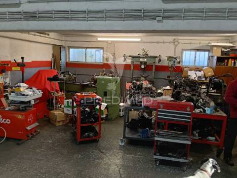 Armazém/oficina auto em moinhos da funcheira (amadora)