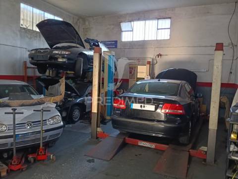 Armazém/oficina auto em moinhos da funcheira (amadora)