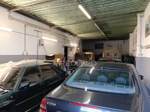 Armazém/oficina auto em moinhos da funcheira (amadora)