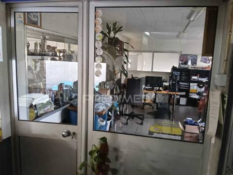 Armazém/oficina auto em moinhos da funcheira (amadora)