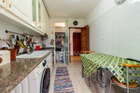 Apartamento t2 com box no  feijó - almada