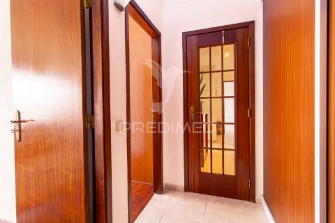 Apartamento t2 com box no  feijó - almada