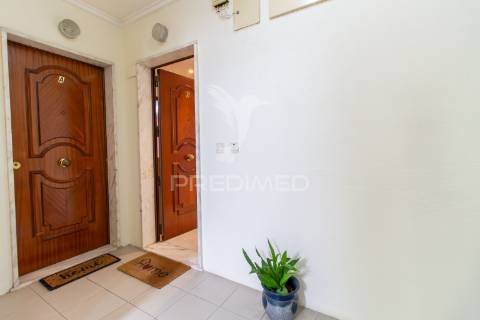 Apartamento t2 com box no  feijó - almada