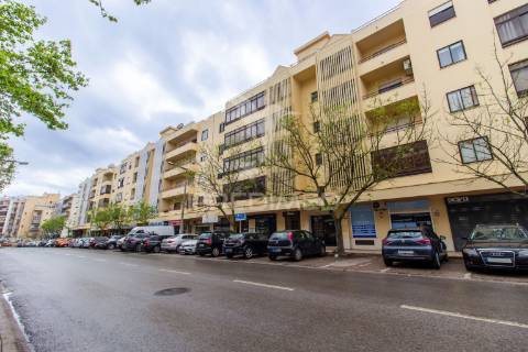 Apartamento t2 com box no  feijó - almada