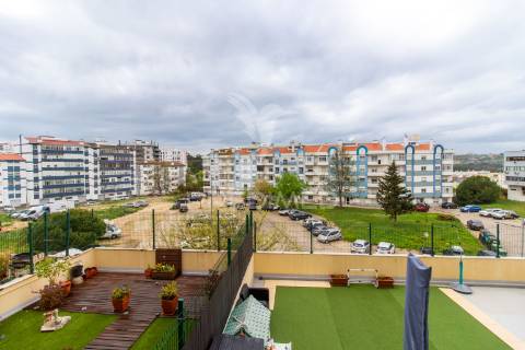 Apartamento t2 com box no  feijó - almada