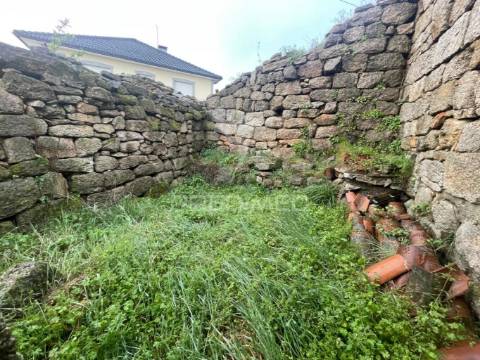 Casa em ruina para construção