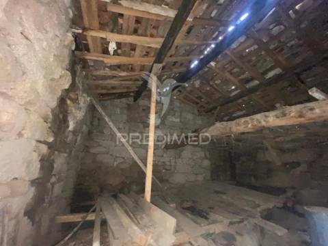 Casa em ruina para construção