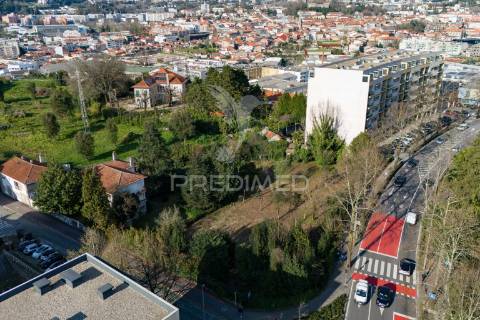 Terreno com 4614 m2 para construção no centro de guimarães