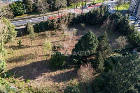 Terreno com 4614 m2 para construção no centro de guimarães
