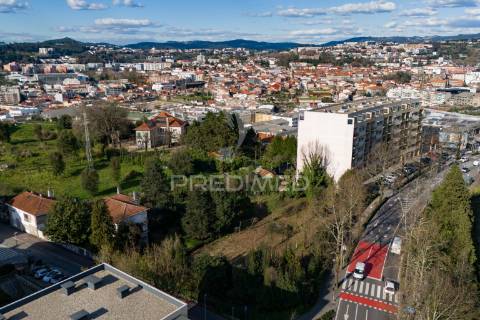Terreno com 4614 m2 para construção no centro de guimarães