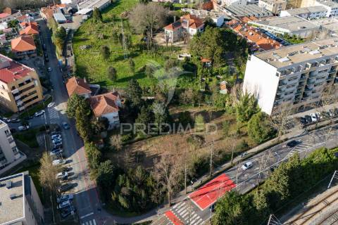 Terreno com 4614 m2 para construção no centro de guimarães