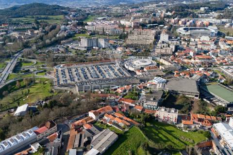 Terreno com 4614 m2 para construção no centro de guimarães