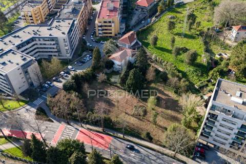 Terreno com 4614 m2 para construção no centro de guimarães