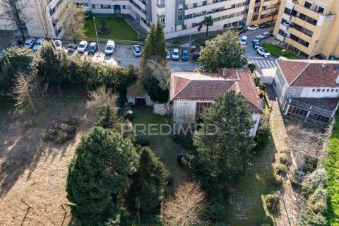 Terreno com 4614 m2 para construção no centro de guimarães