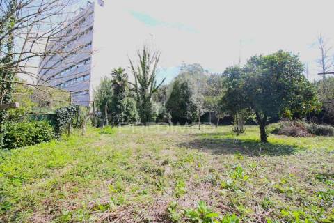 Terreno com 4614 m2 para construção no centro de guimarães