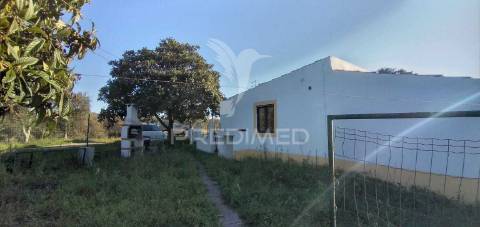 Monte alantejano com 3 habitações e piscina