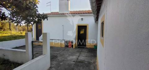 Monte alantejano com 3 habitações e piscina