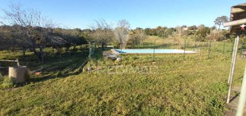 Monte alantejano com 3 habitações e piscina